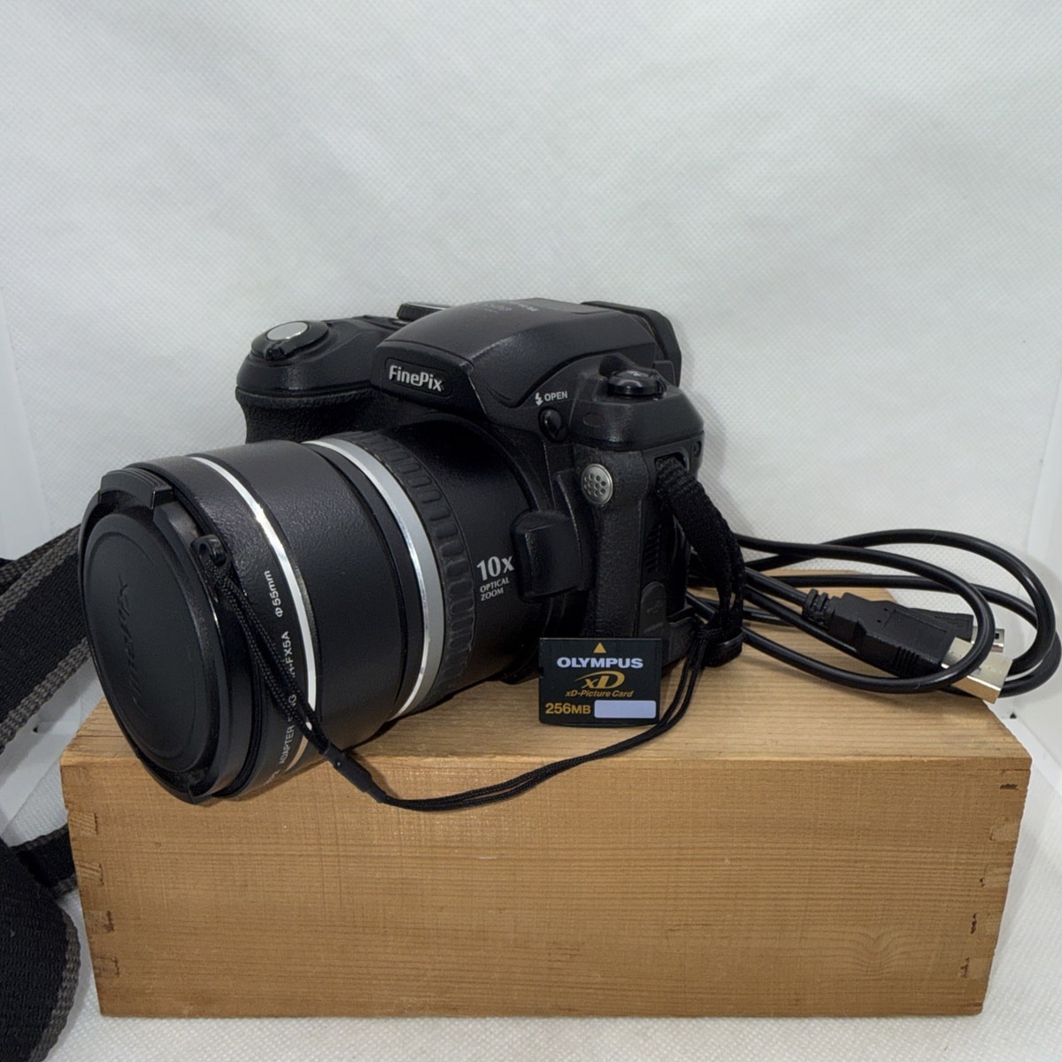 Fujifilm FinePix S5500 4MP Digital Camera Working + XD Memory Card Retro