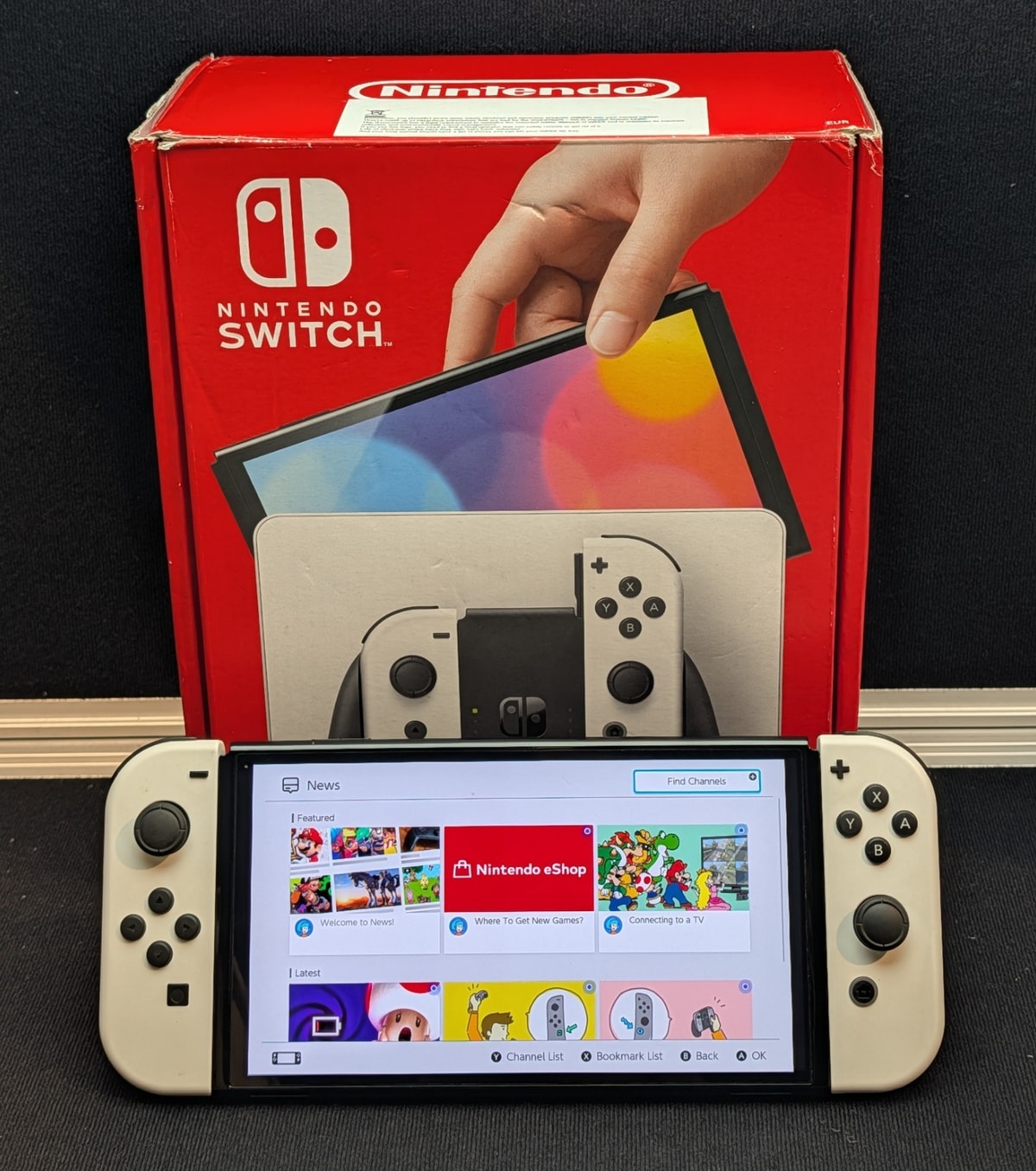 Nintendo Switch OLED Model HEG-001 Handheld Console - 64GB - White **Boxed**