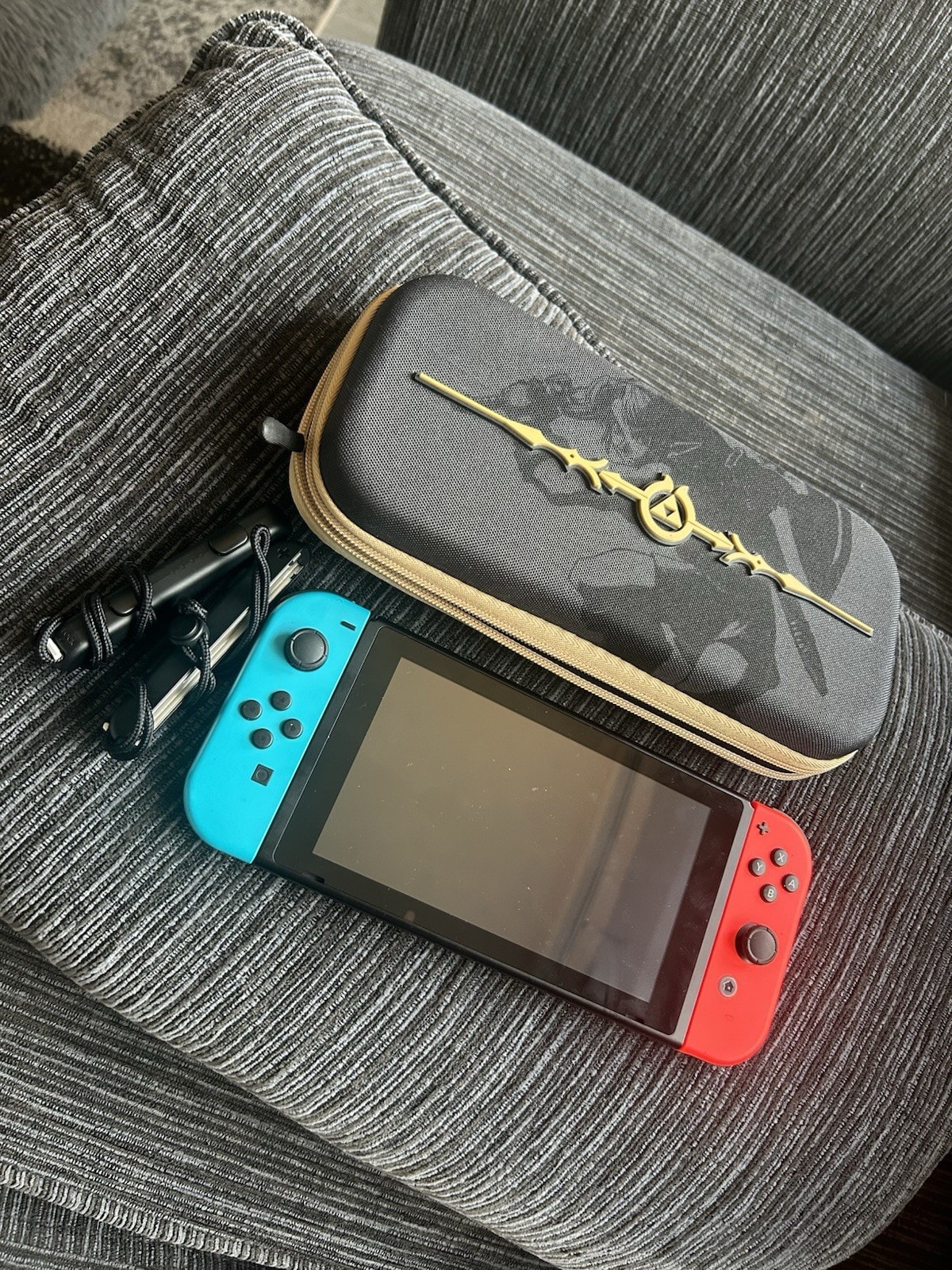 Nintendo Switch Console 32gb With Zelda Case Excellent. Joycons Included bargain