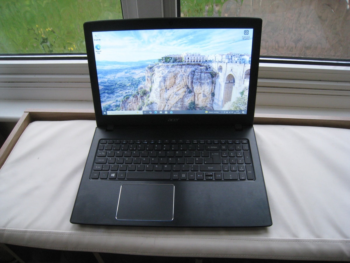 Acer Travelmate P259 i5 6200u 2.3GHz 8GB Ram 240GB SSD Win 10 Charger Ref YS2