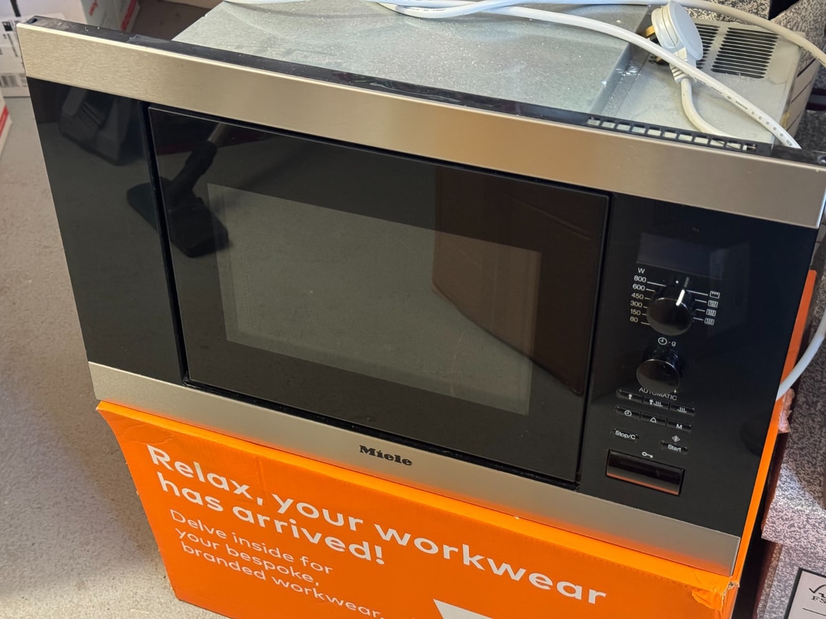 Miele M8261 2 26L Microwave Oven
