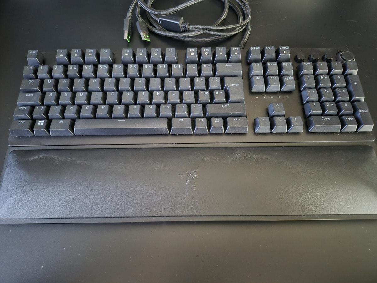 Razer Huntsman Elite (Purple Switch) - Gaming Keyboard with Opto-Mechanical Keys