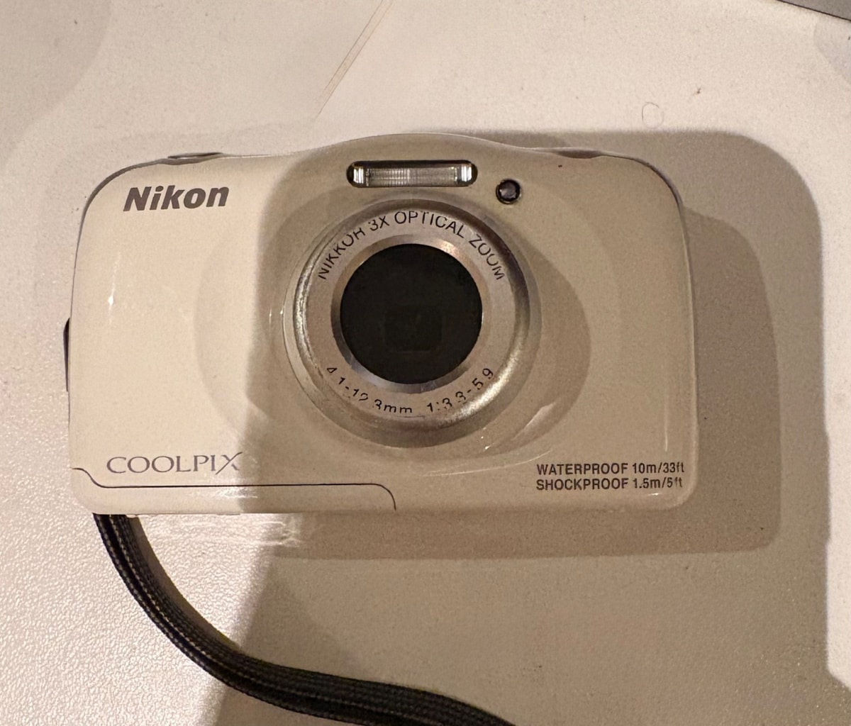 Nikon Coolpix S33 Compact Waterproof Camera white - used good condition
