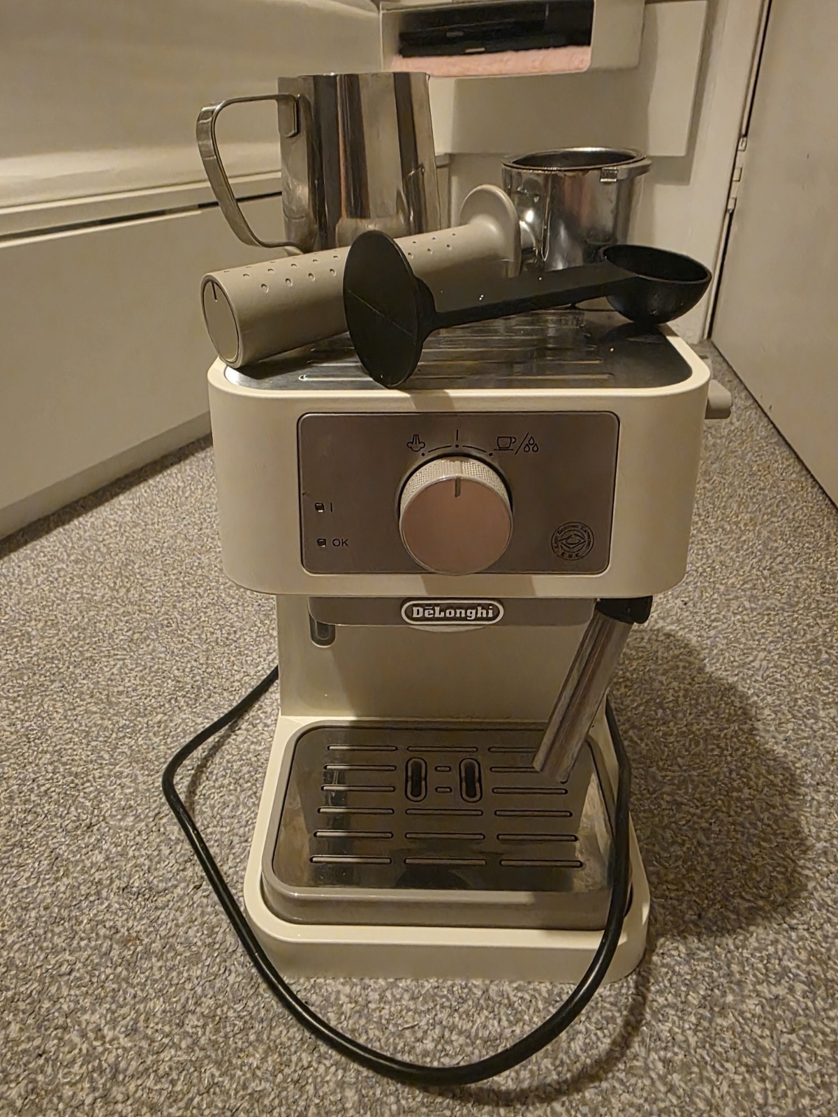 DeLonghi Espresso Coffee Machine Milk Frother Steam Wand Fully Working