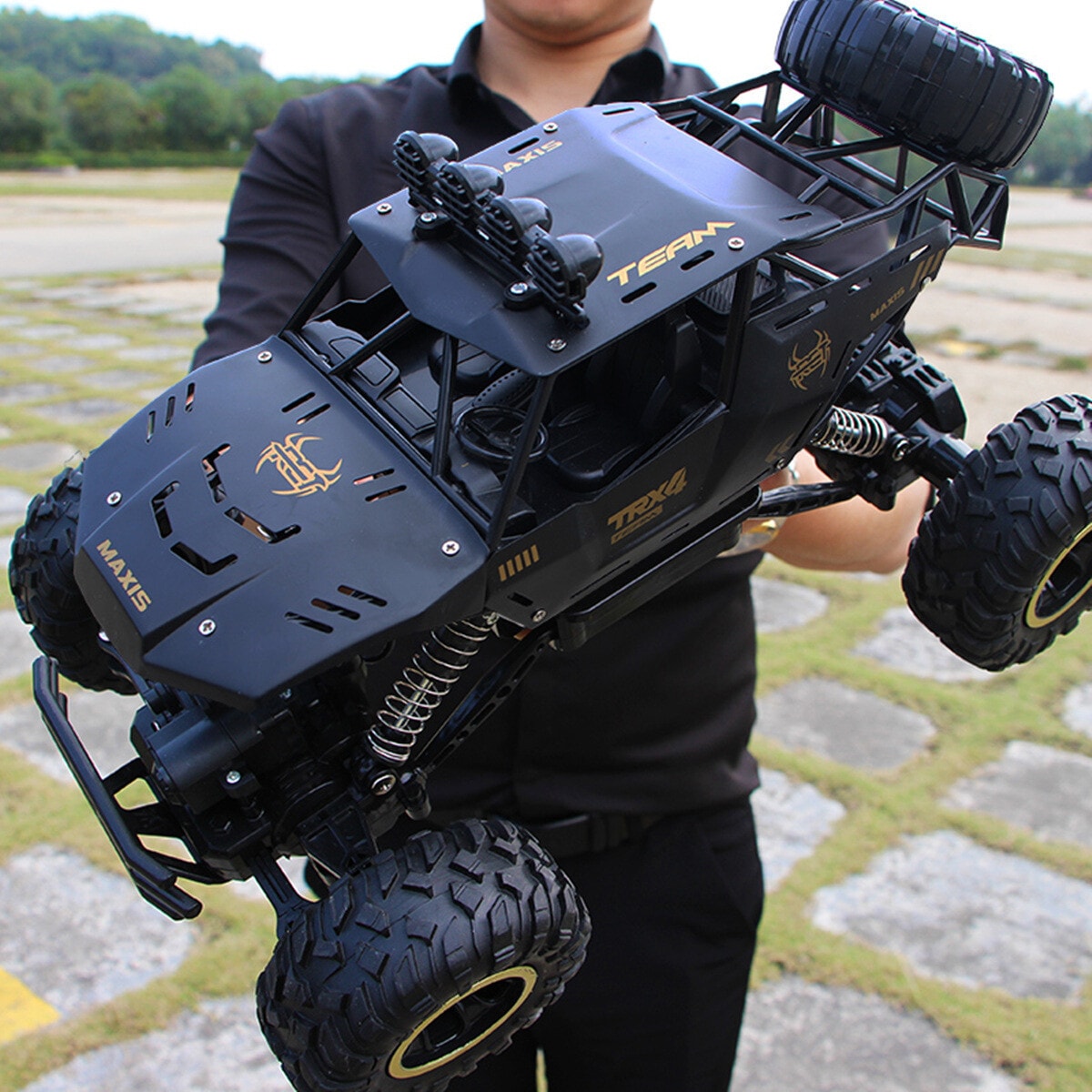 1:12 4WD RC Car RC High-Speed Remote Control Car Truck Toy With Free 2 Batteries