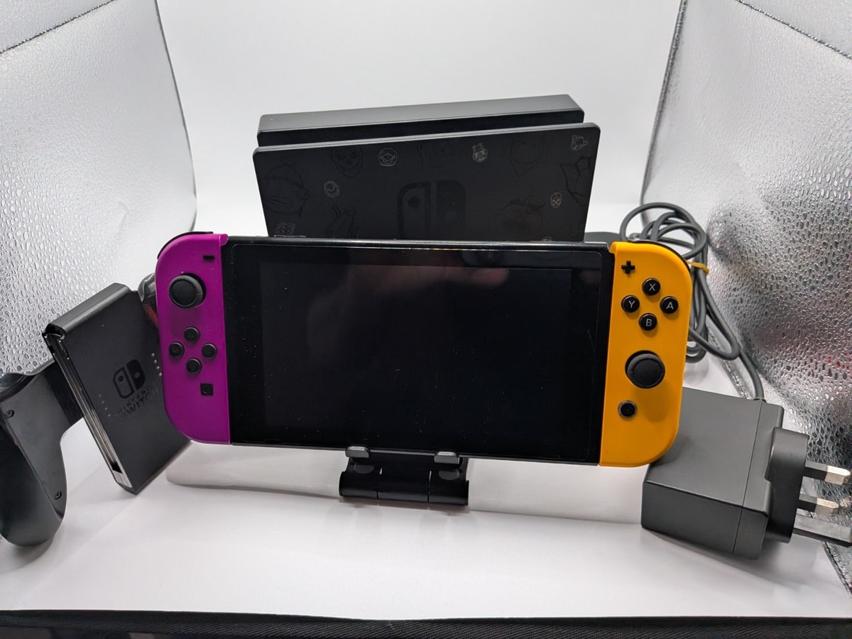 Nintendo Switch Console - Complete