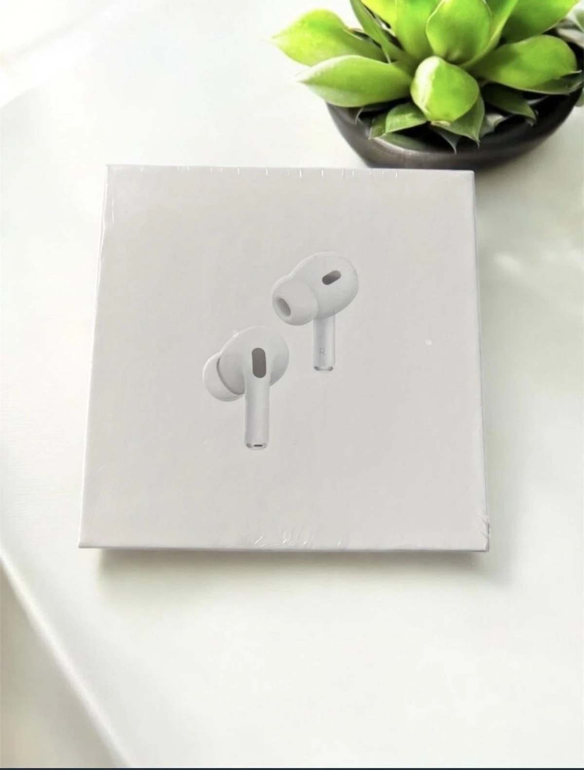 Apple AirPods 2nd Generation White2