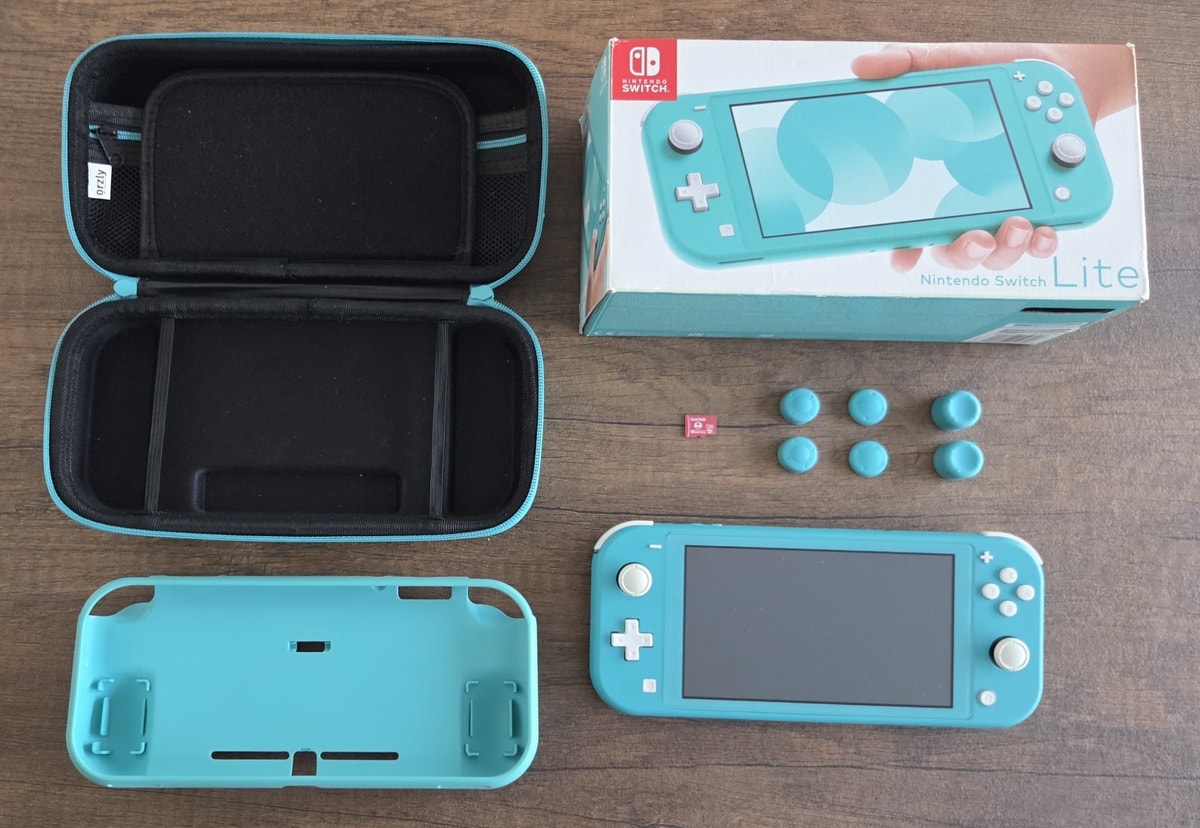 Nintendo Switch Lite - Turquoise - Box And Sd Card.