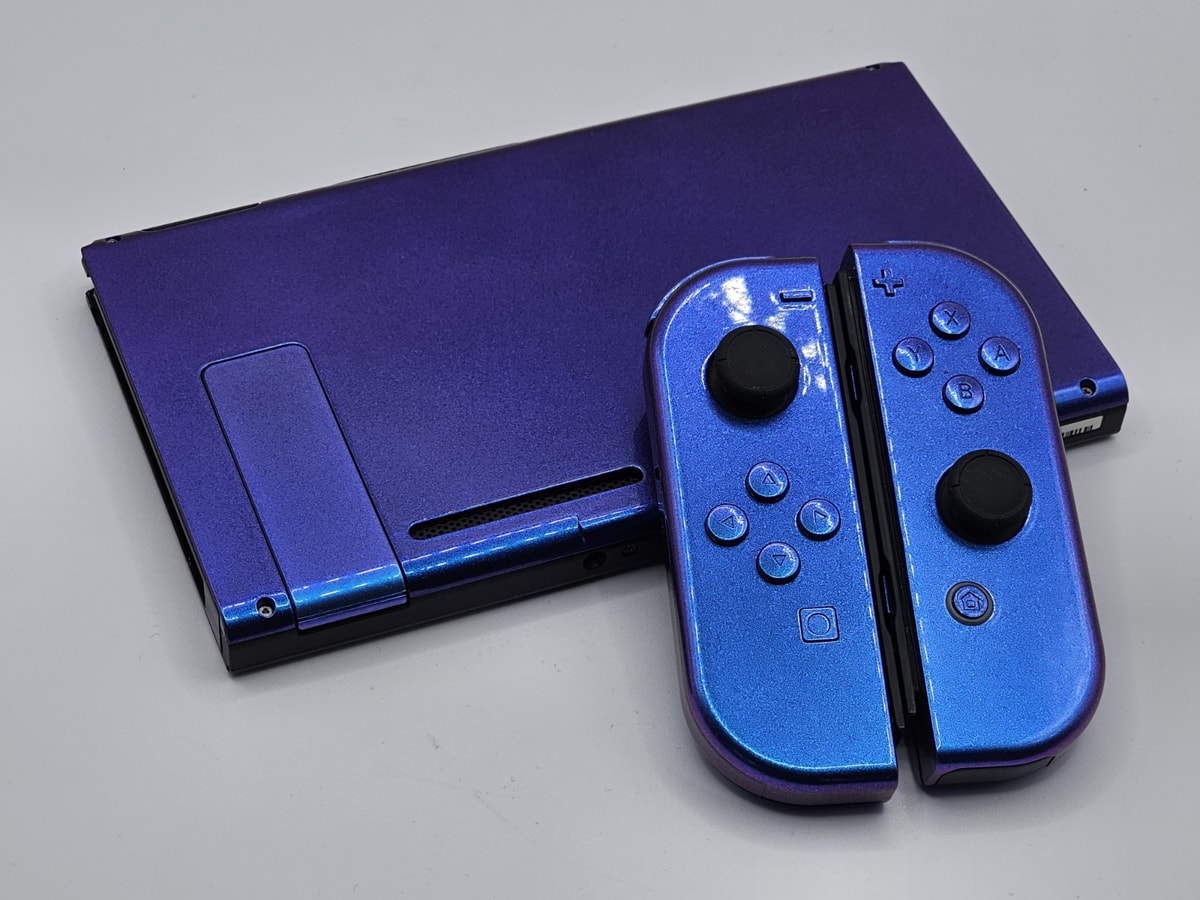Nintendo Switch V1 Unpatched – EXTREMERATE Iridescent Shell Plus Accessories