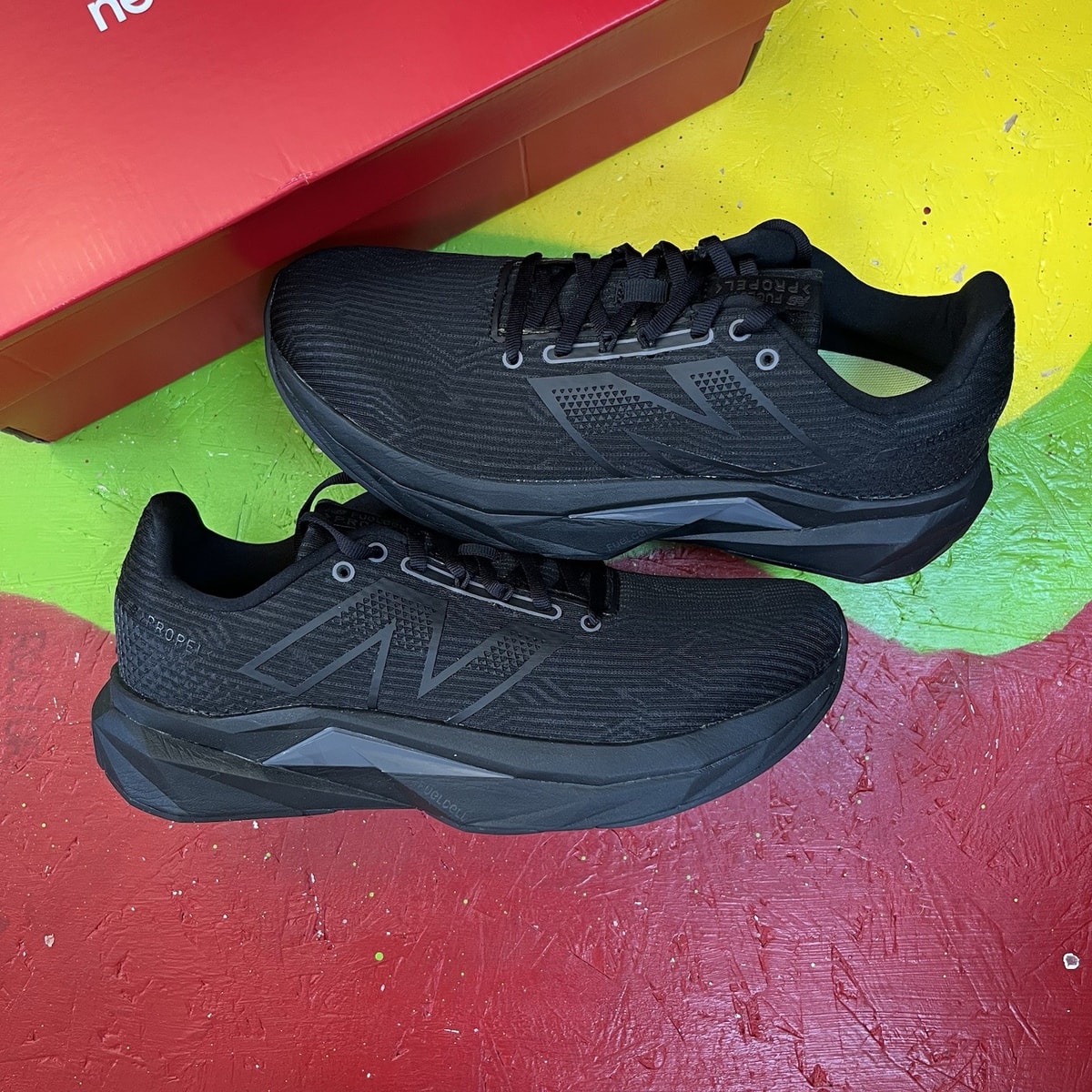 NEW BALANCE FUELCELL PROPEL V5 BLACK RUNNING SHOES UK10.5