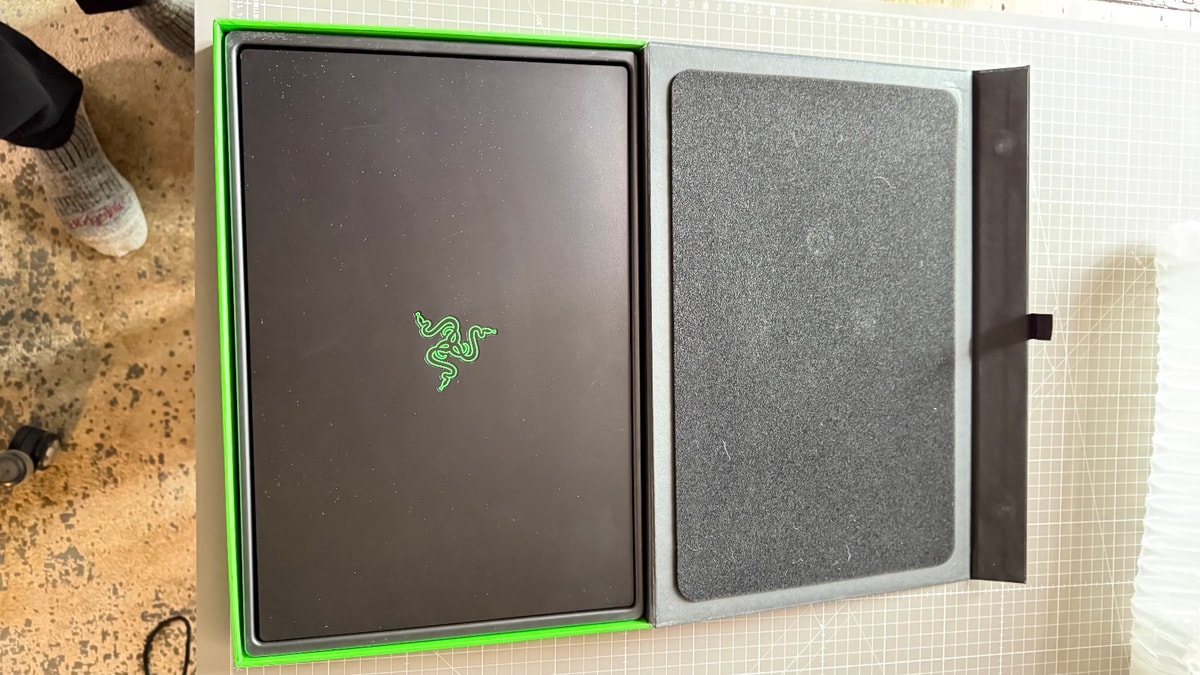 RAZER BLADE 15 NVIDIA GTX 1660 TI, 16GB, 15.6" FHD 144HZ, INTEL I7-10750H -PARTS
