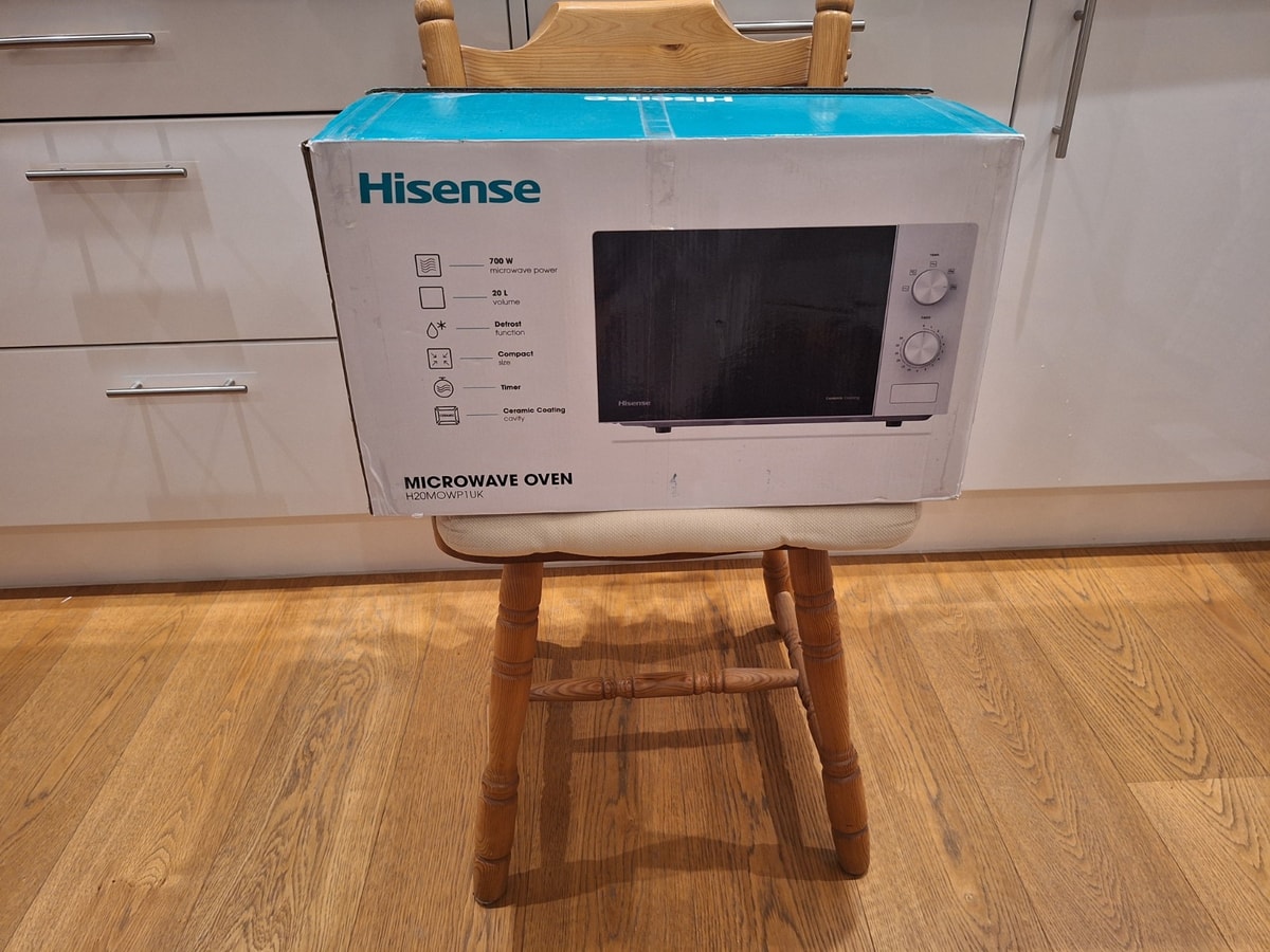 Hisense 700W 20L Countertop Microwave Oven - White H20MOWP1UK - Used-Good condit