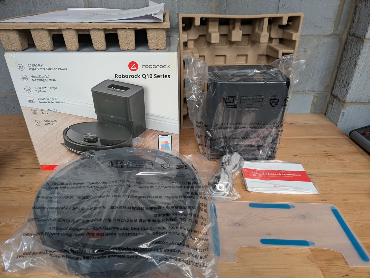 Roborock Q10 S5+ Robot Vacuum, Self-Emptying, 10000Pa Suction, Mop, Black