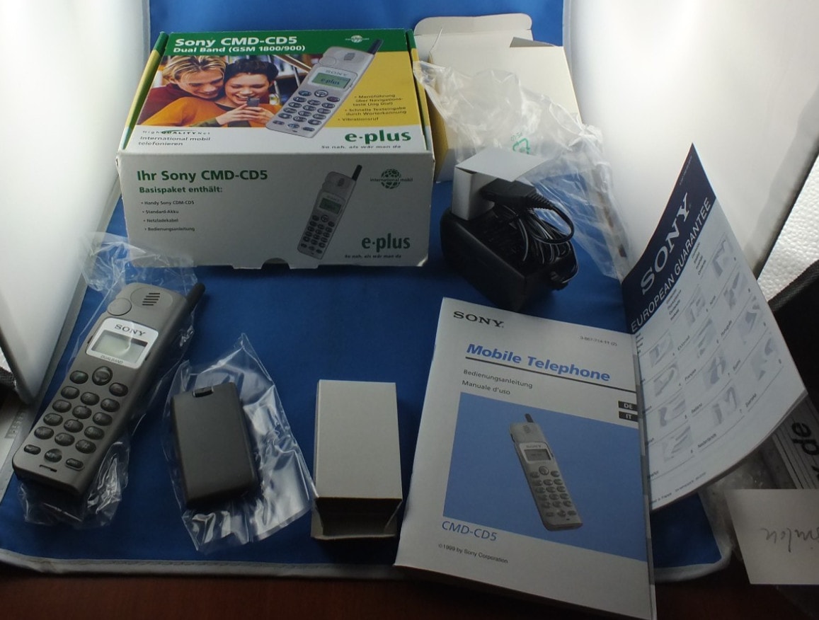 Sony CMD CD5 Mobile Phone Vintage Phone Original Packaging Without Simlock New Silver Silver New