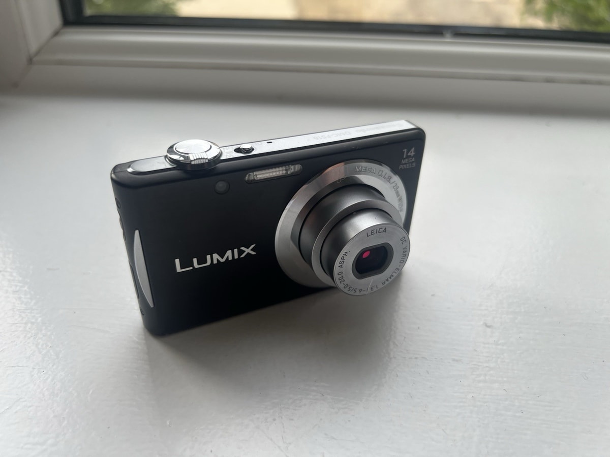 Panasonic LUMIX DMC-FS16/DMC-FH2 14.1MP Digital Camera - Black