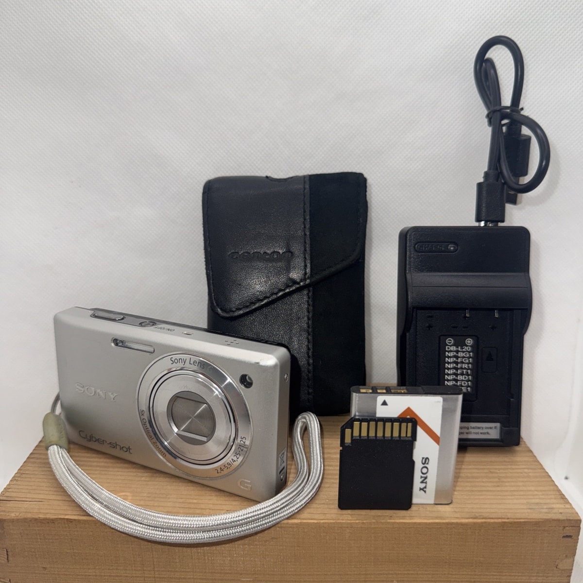 Sony Cybershot DSC-W380 14.1MP Digital Camera Working + Charger Battery Case SD