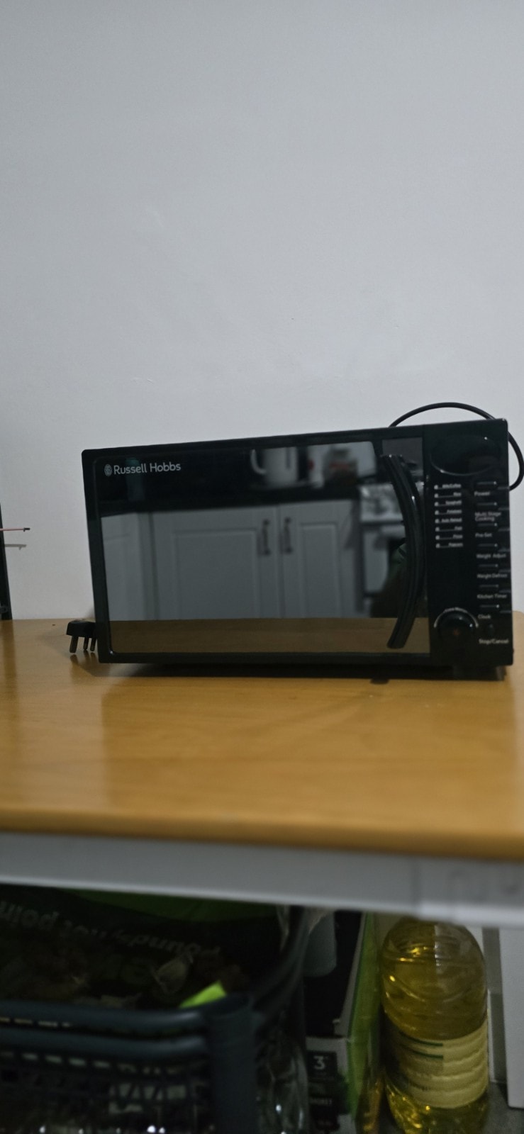 Russell Hobbs RHM1714B Solo Microwave Oven Auto Defrost Settings 17L 700W Black.