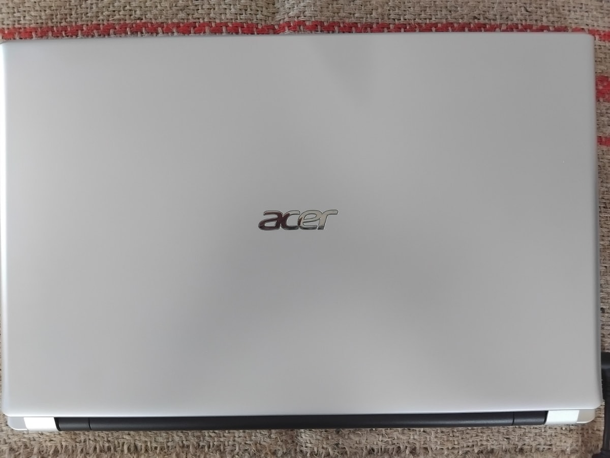 Acer Aspire v5-531 Laptop and Power Supply