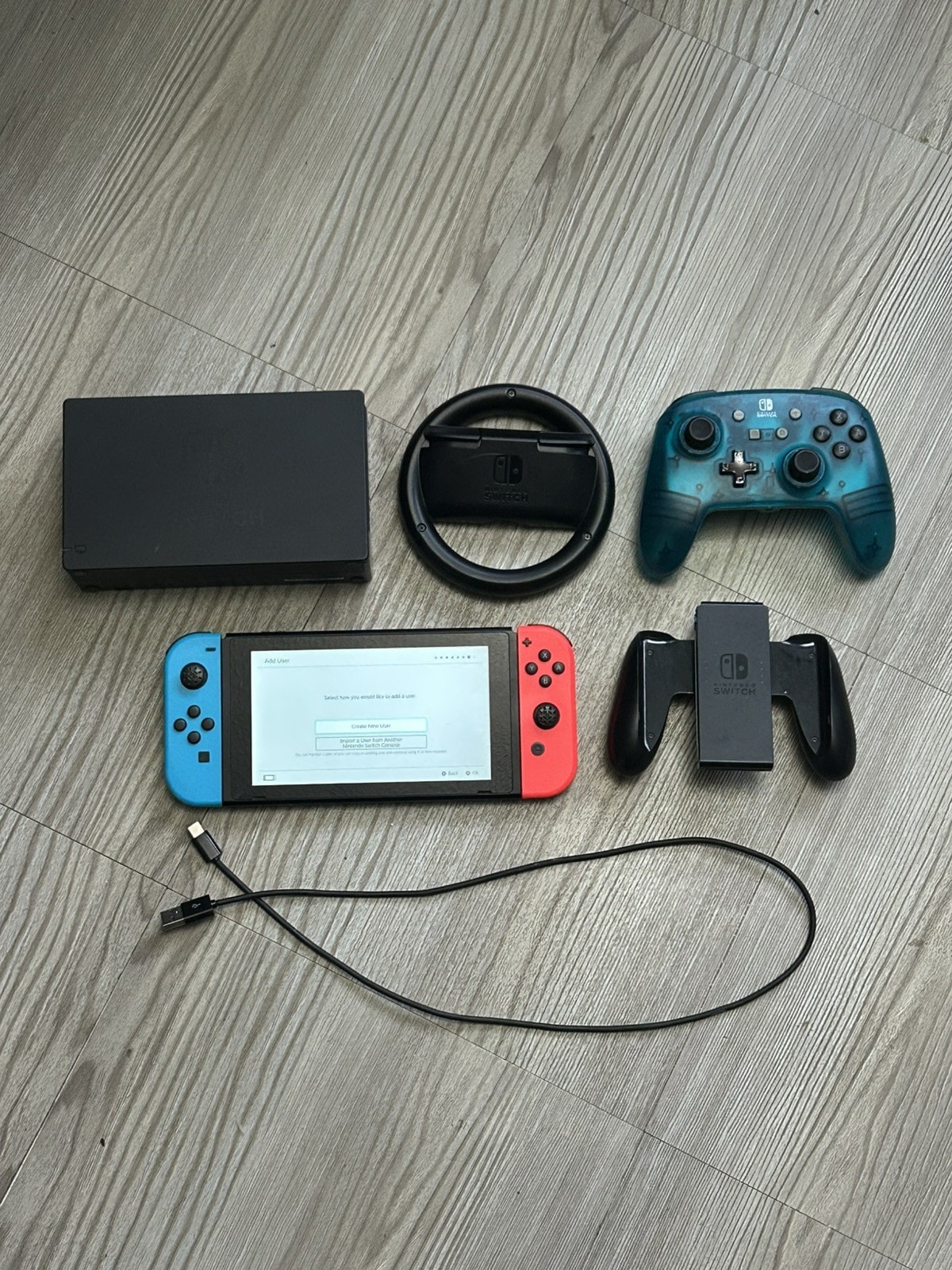Nintendo Switch with Charging Dock, controller and accessories good condition
