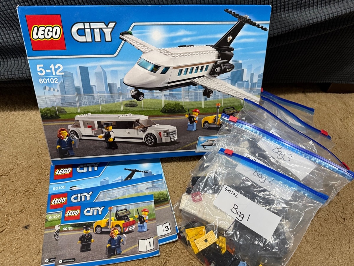 LEGO CITY: Airport VIP Service (60102) Used in good condition with box