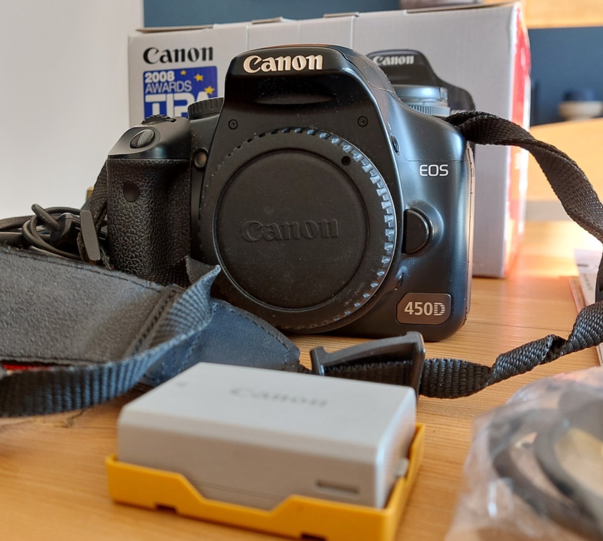 Canon EOS 450D Digital Camera 12.1MP & EF-S 18-55 lens -Boxed/ Excellent