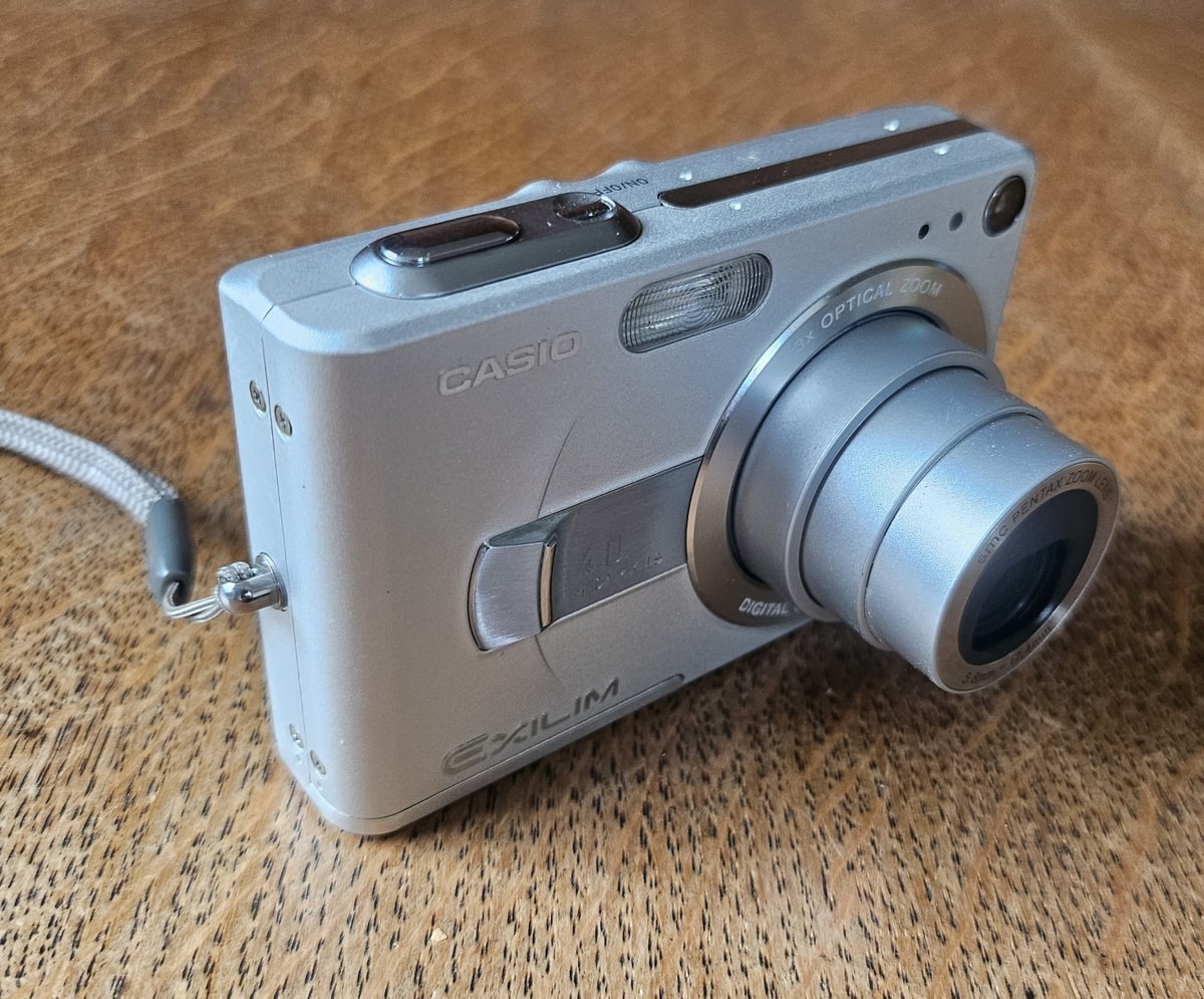 Casio Exilim EX-Z40 4.0 MP Digital Camera Silver - Working, battery, case refA1