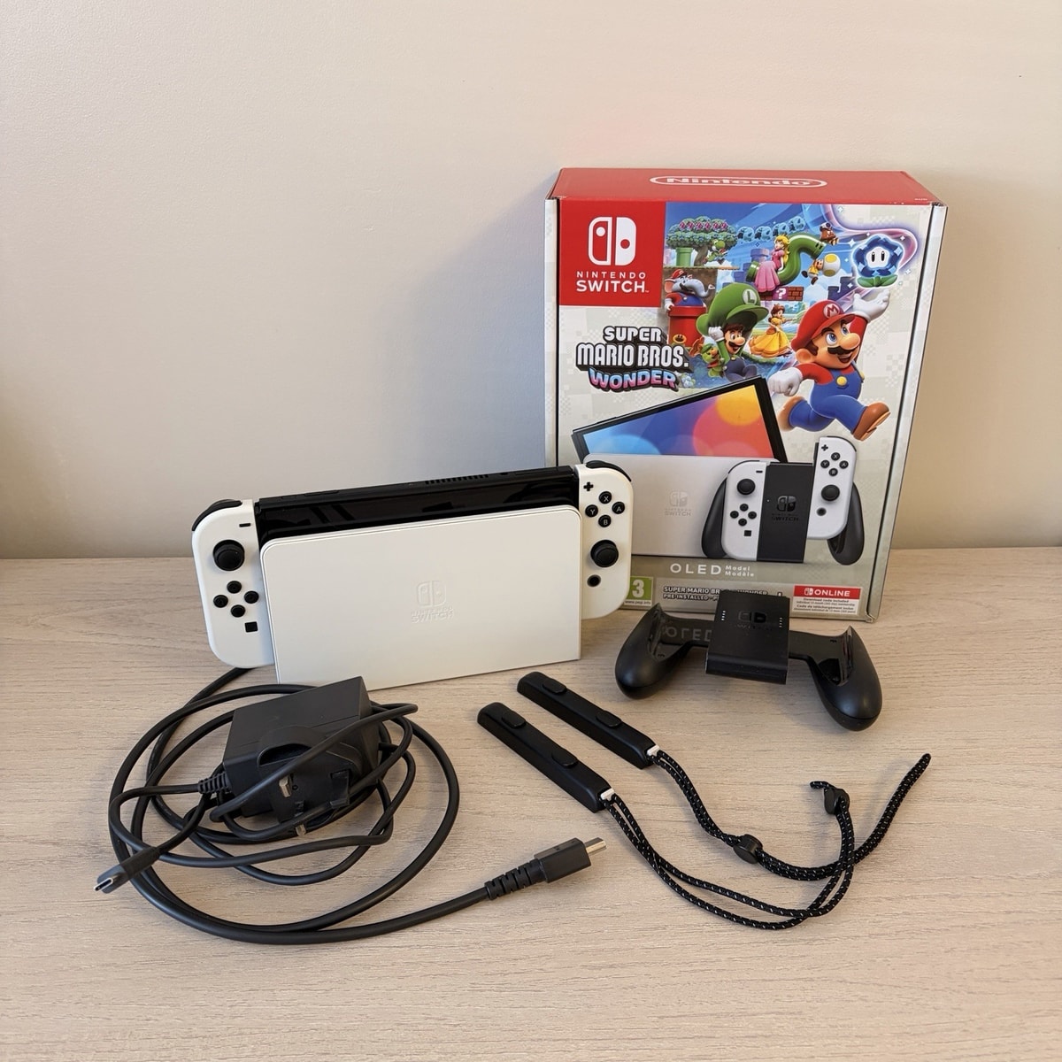 Nintendo Switch OLED 7'' Handheld Gaming Console 64GB White