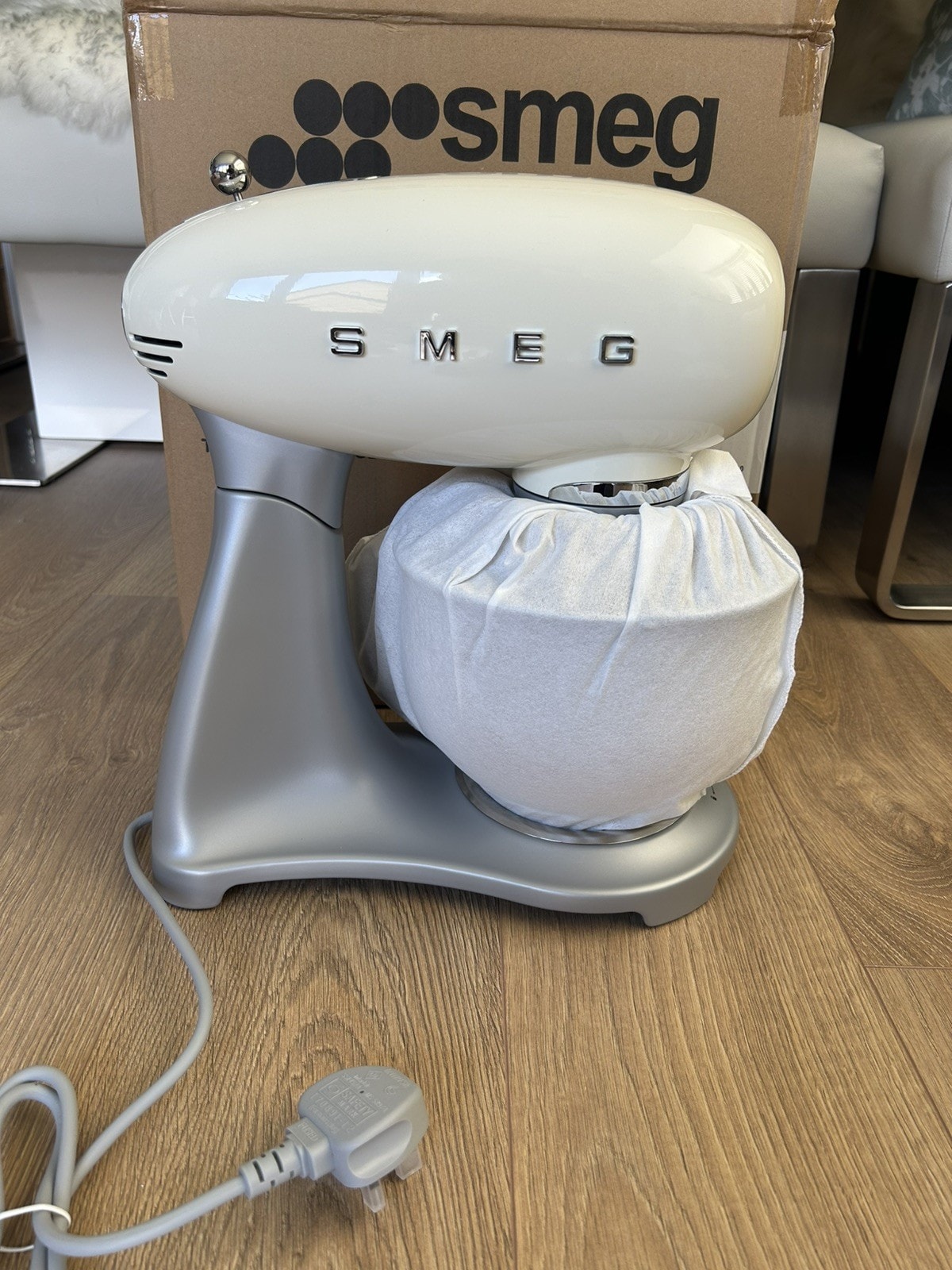 Smeg SMF03CRUK Retro 50s Style Stand Mixer - Cream