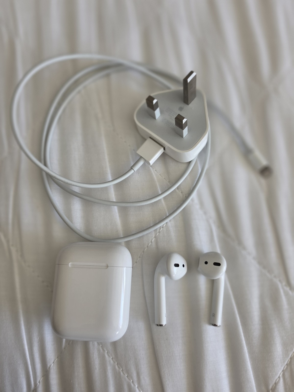 Apple AirPods 2nd Generation White Charging Case