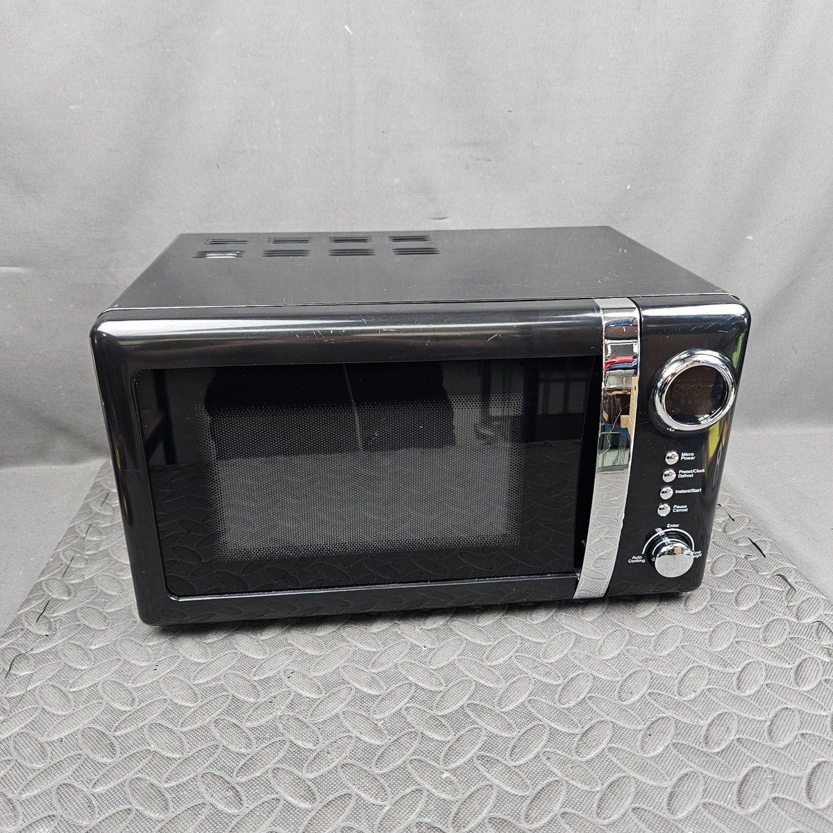 Wilko 20L 800W Microwave Oven 0403946 Defrost Digital Timer Display Black
