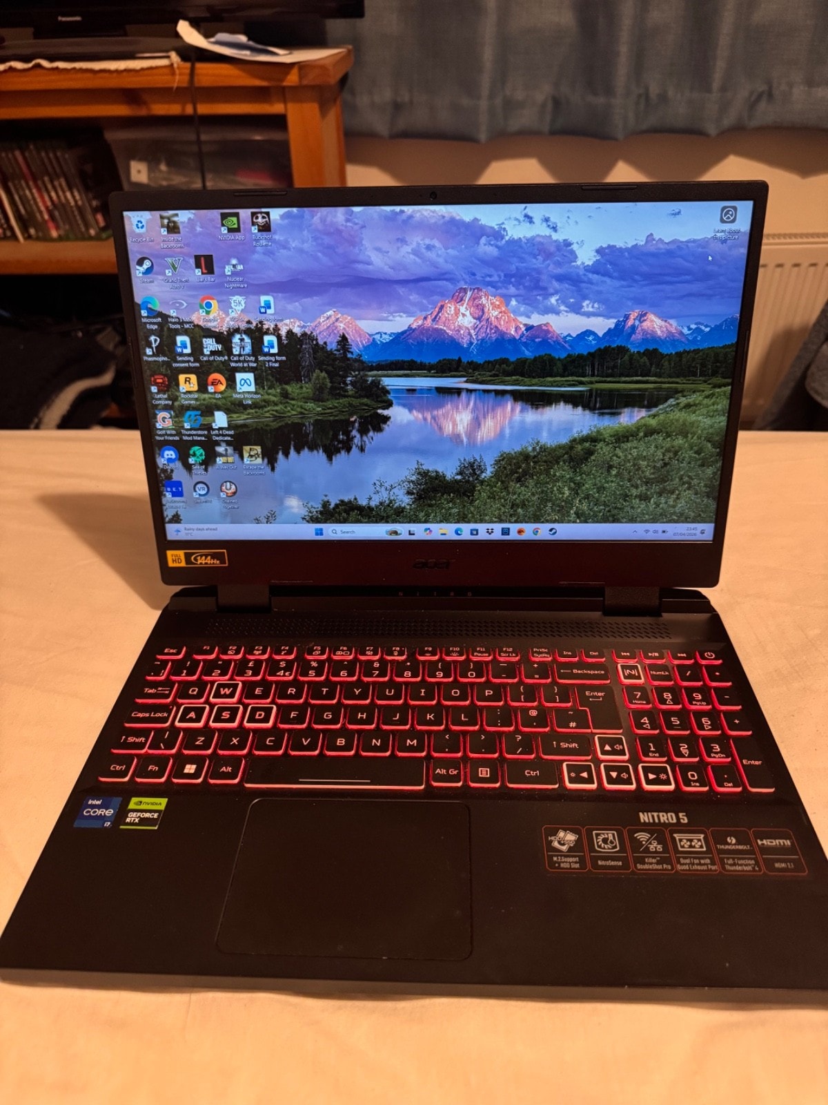 acer nitro 5 15.6 gaming laptop Intel Core i7 RTX 4060 1TB SSD 16GB RAM