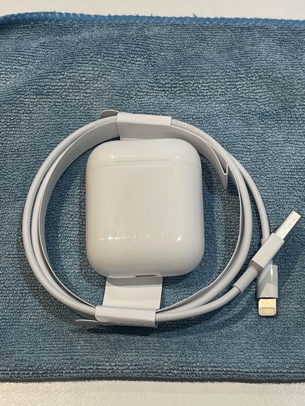 Apple AirPods 2nd Generation with Charging Case + Cable - 100% Genuine - Used