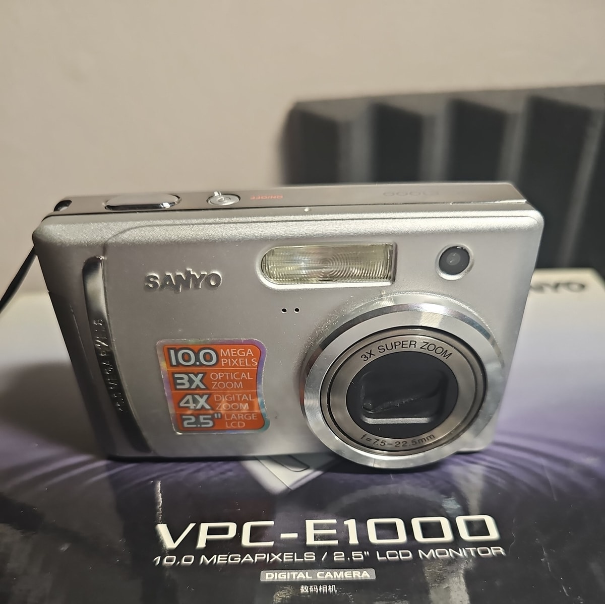 Sanyo Vpc-E1000 10.0Mp Compact Digital Camera Silver Tested Boxed