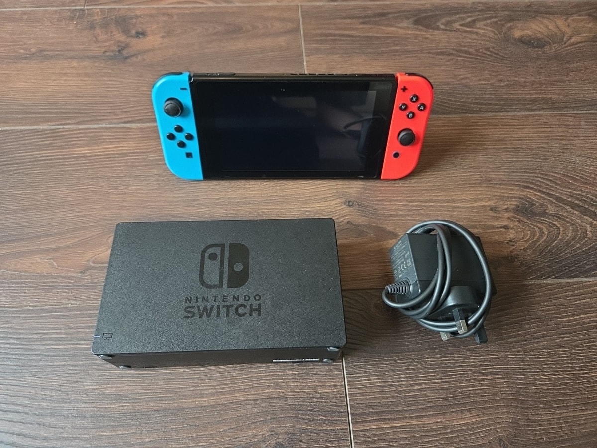 Nintendo Switch HAC-001-01 Console With Dock & Power Cable – Tested