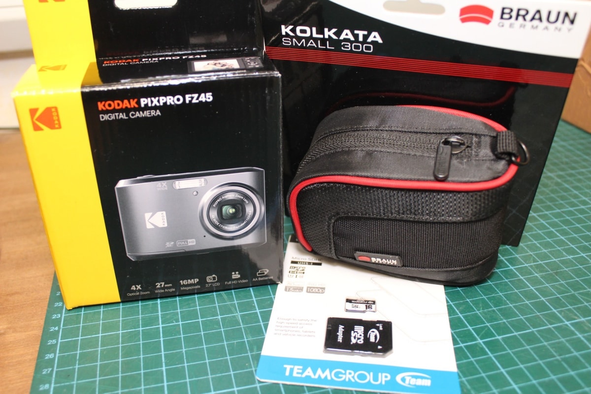 Kodak Pixpro FZ45 16MP, 4x Optical Zoom Digital Camera, Case & Card Kit - Black