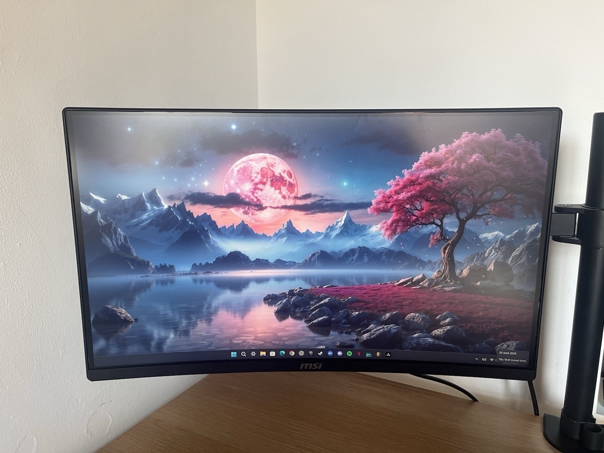 MSI MAG 242C 24” Curved Gaming Monitor | 180Hz | 1ms | HD 1080p, Great Condition