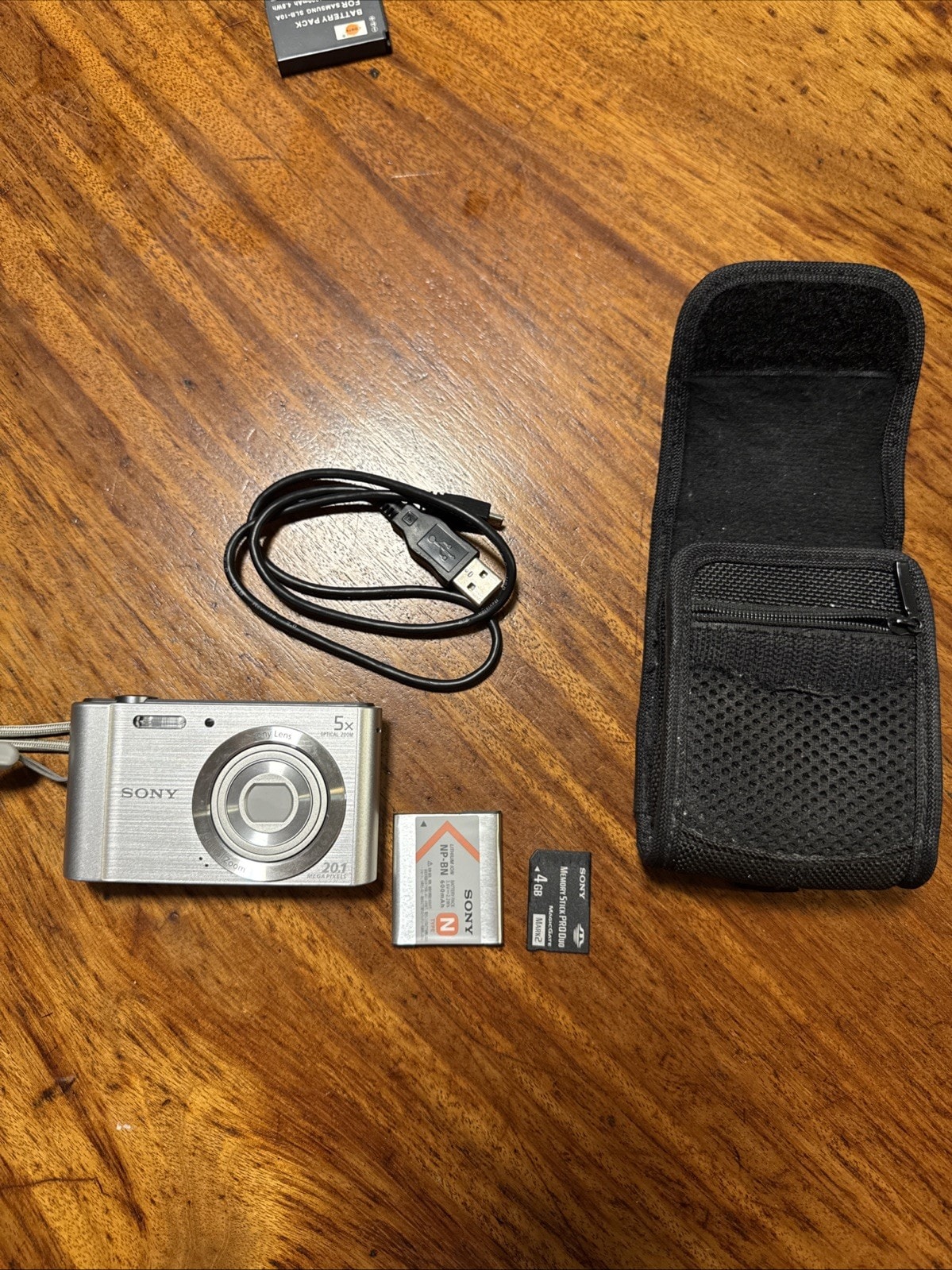 Sony Cyber-shot DSC-W800 20.1MP Digital Camera No Charger Mint condition