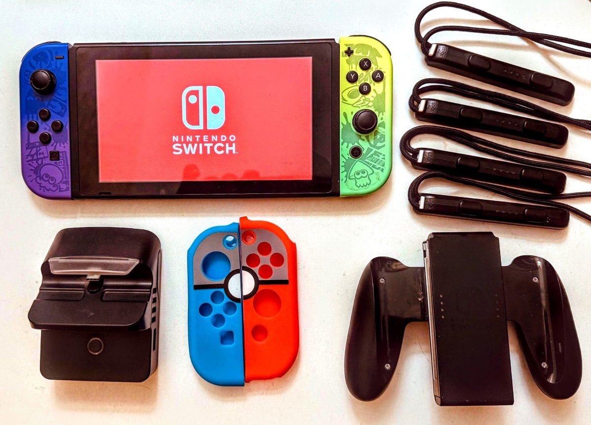 Nintendo Switch - Neon JoyCons + Dock + Charger + Monster Energy Supercross +++