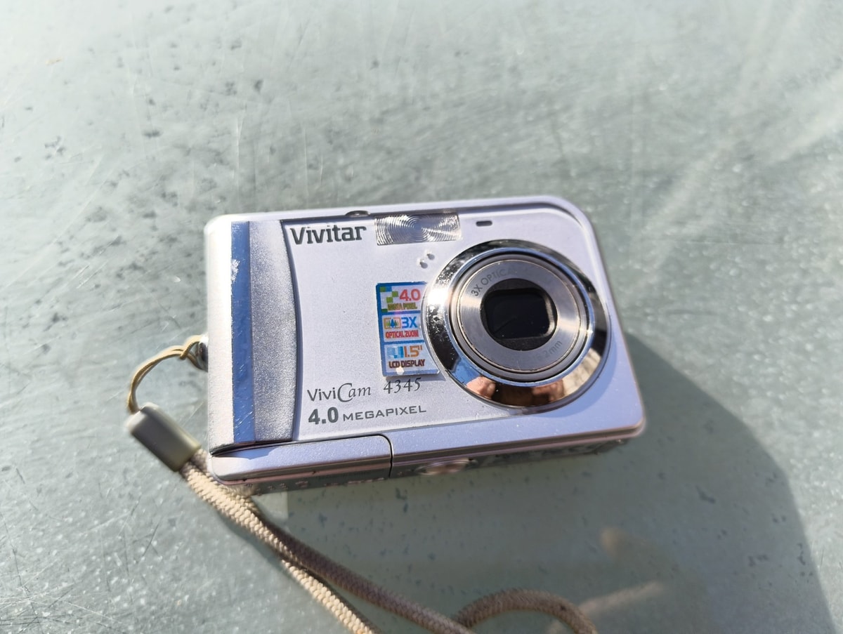 Vivitar Vivicam 4345 4MP Digital Vintage Retro Camera Silver Tested And Working