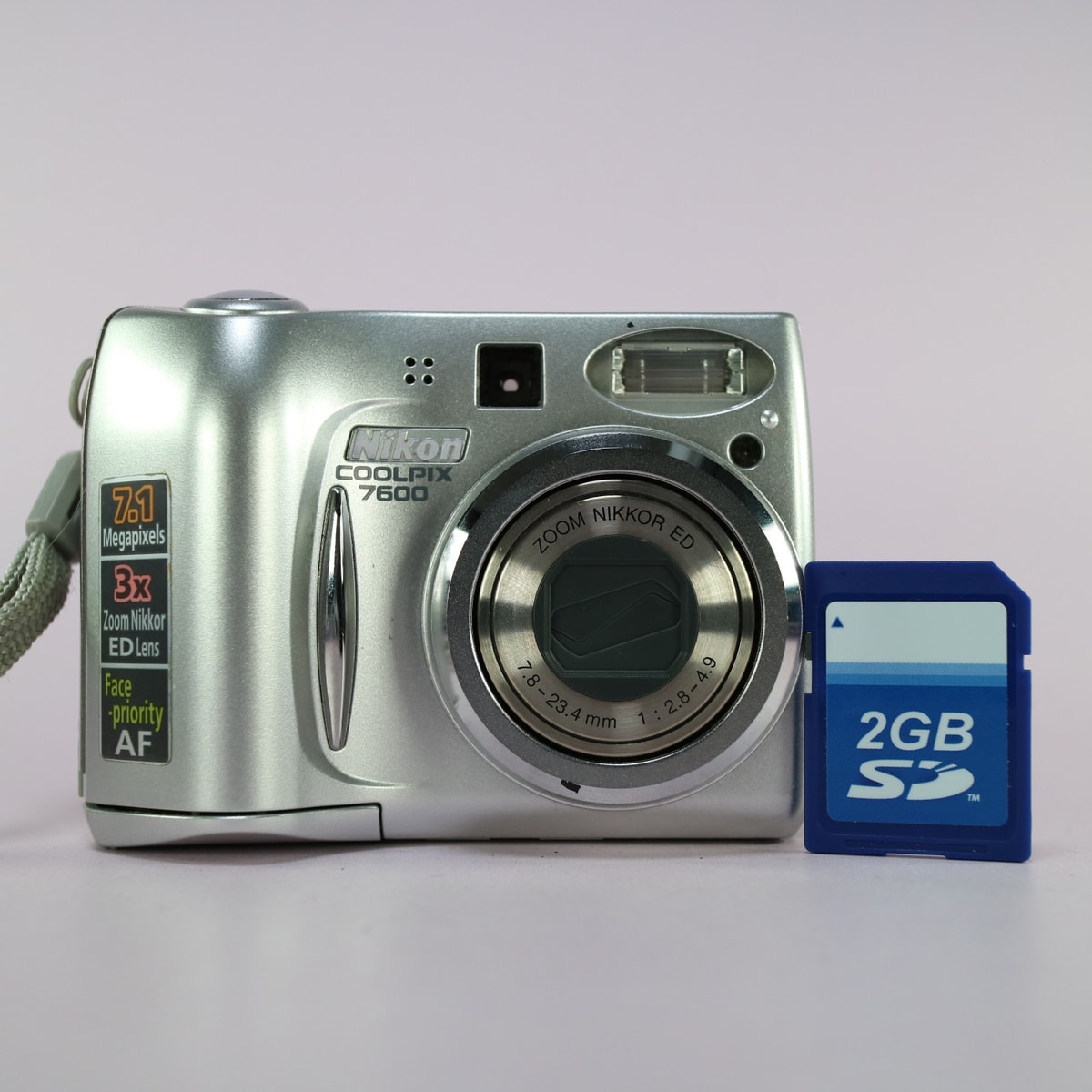 Nikon Digital Camera Coolpix 7600 7.1MP Silver Tested