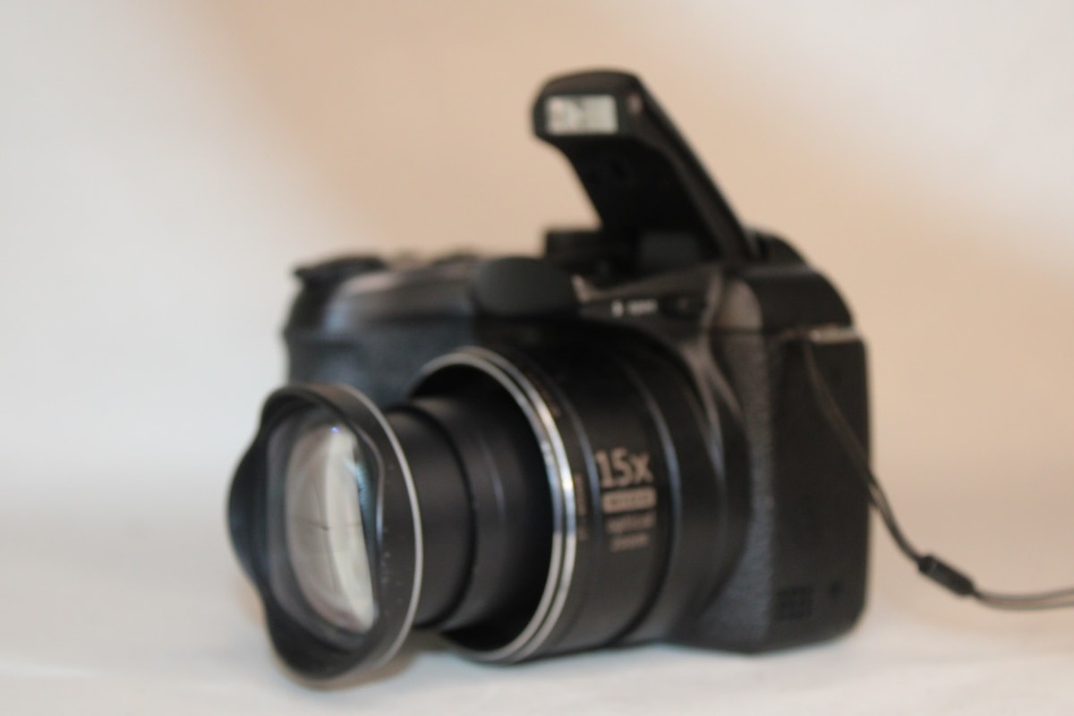 GE X400 Bridge Digital Camera 14.1MP 15Optical Zoom Tested Working Cap Batteries