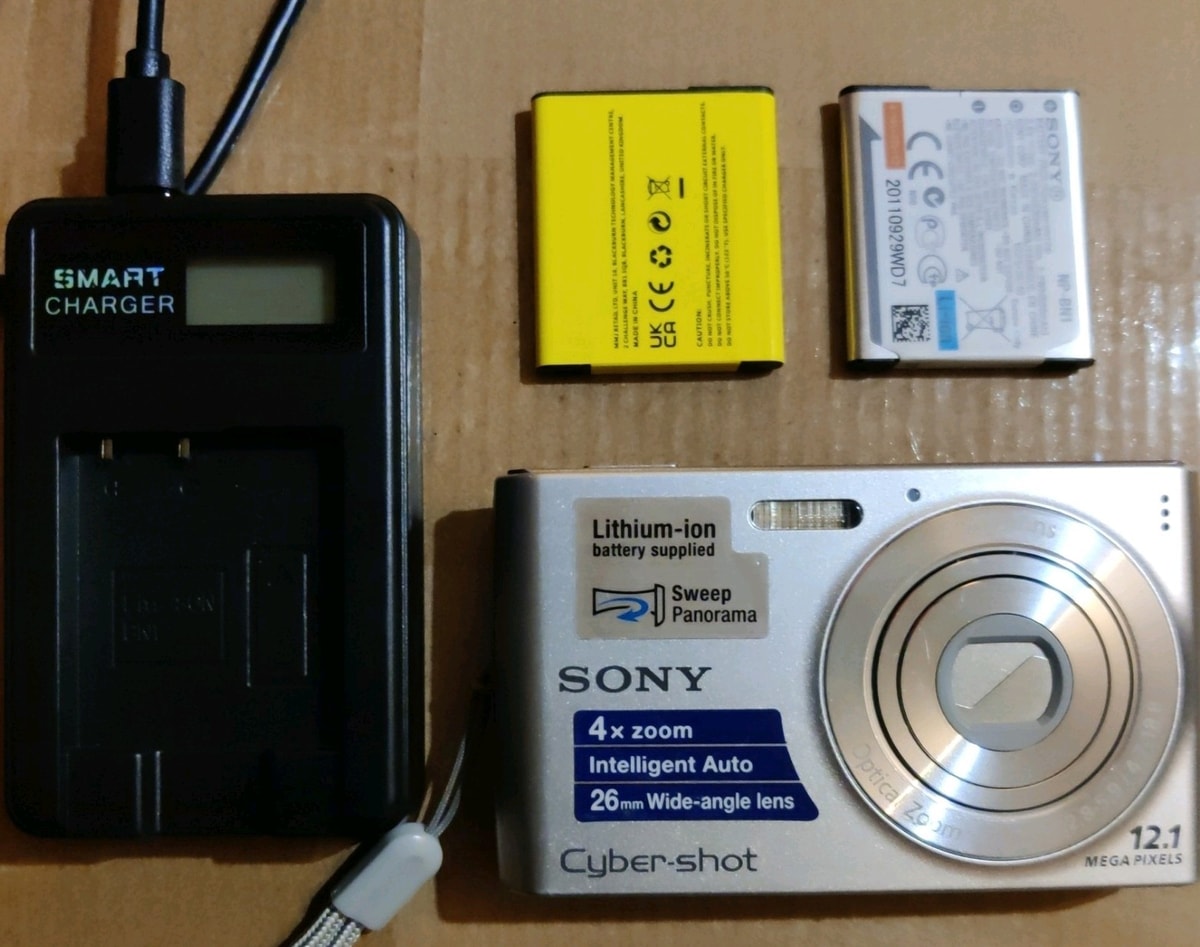 Sony Digital Camera Cybershot DSC-W510 12.1MP Silver WORKING NEW BATTERY
