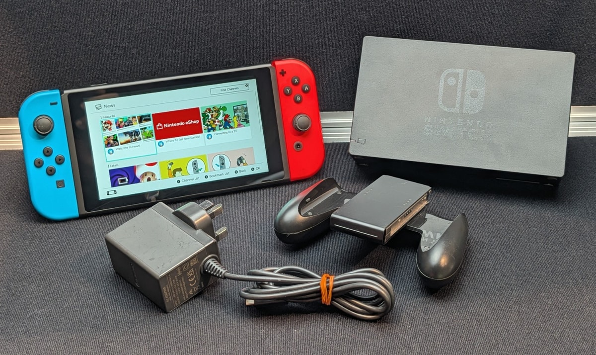 Nintendo Switch HAC-001(-01) Handheld Console - 32GB - Neon Blue/Red Joy-Cons