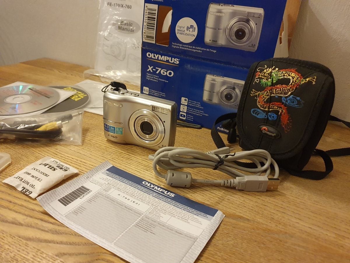 Olympus X-760 Compact Digital Camera 6.0MP, 3x Optical Zoom, Box Cables Disc Etc