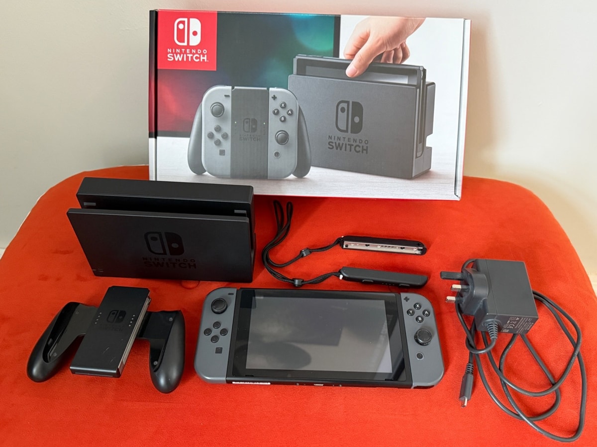 Nintendo Switch Grey Console 32GB HAC-001 Good Condition