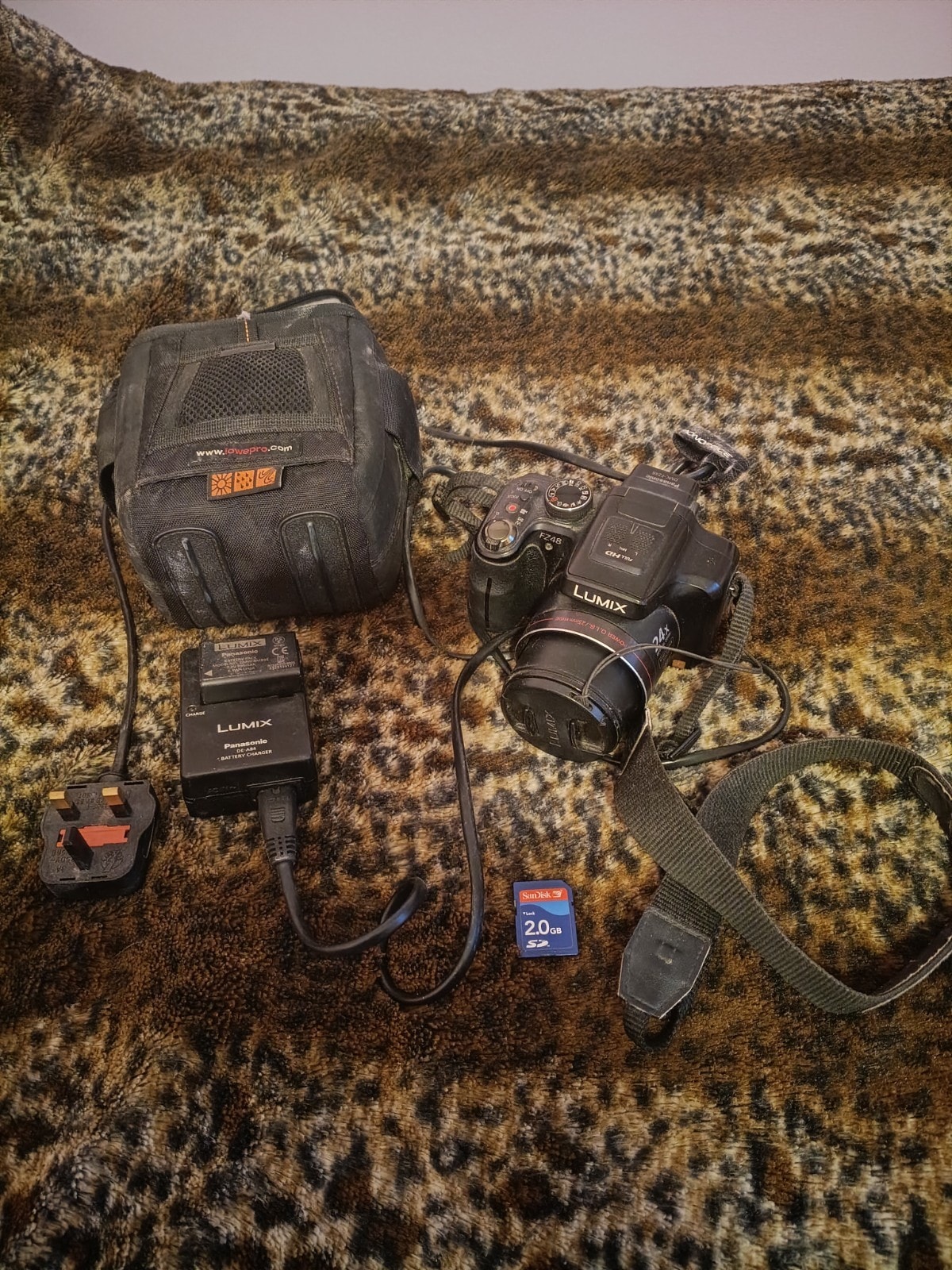 Lumix fz48 camera comes with charger , bag and memory card £60