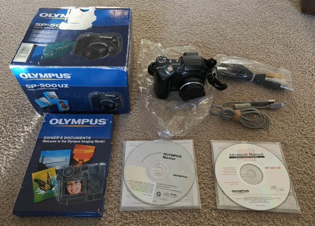 Olympus SP-500UZ 6.0MP Digital Bridge Camera Kit 10x Zoom