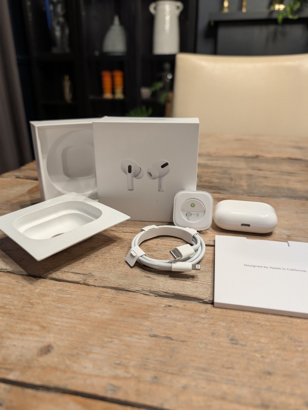 1st Generation iPods Pro For iPhone White With Charging Case