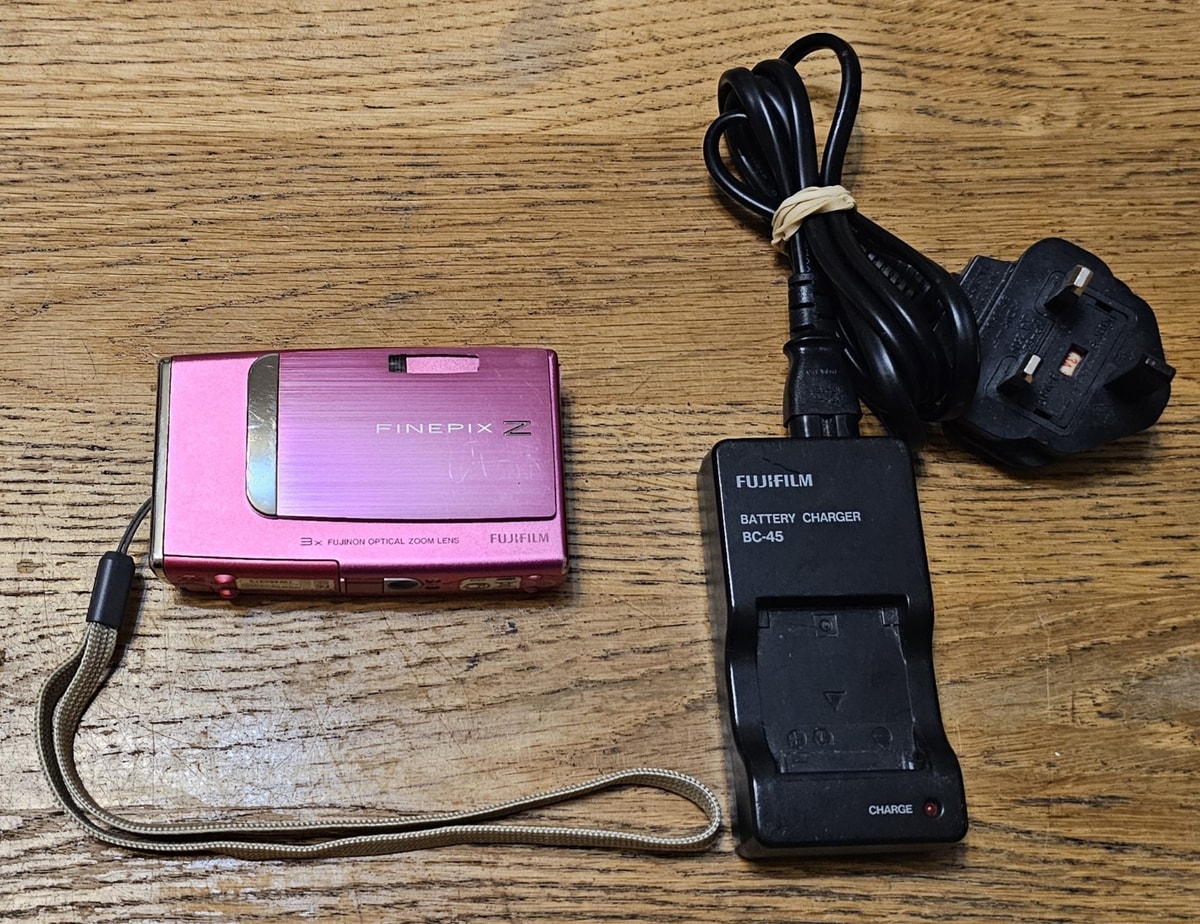 Fujifilm Finepix Z20fd 10MP Digital Camera Pink - Excellent Condition