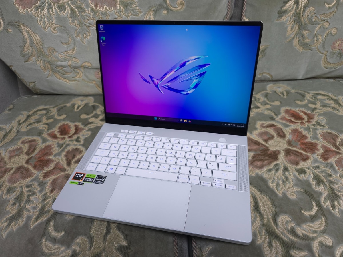 ASUS ROG Zephyrus G14 Ryzen 7 8845HS RTX 4050 16GB 1TB 3K 120Hz OLED Laptop